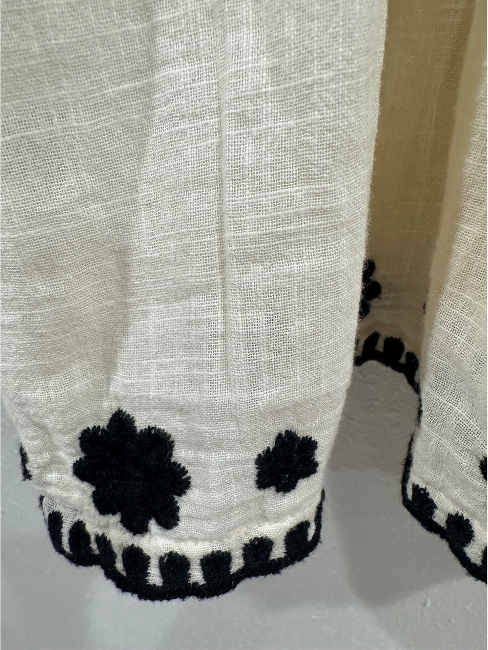 Jennifer & Grace Ivory Black Embroidered Boho Ruffle Flutter Sleeve Top M - Picture 4 of 5